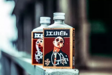 江小白——酷炫嘻哈瓶子展现