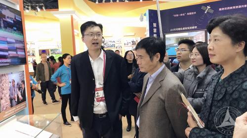 中国传媒大学校领导带队参观砥砺奋进的五年大型成就展 中国传媒大学校领导带队参观砥砺奋进的五年大型成就展
