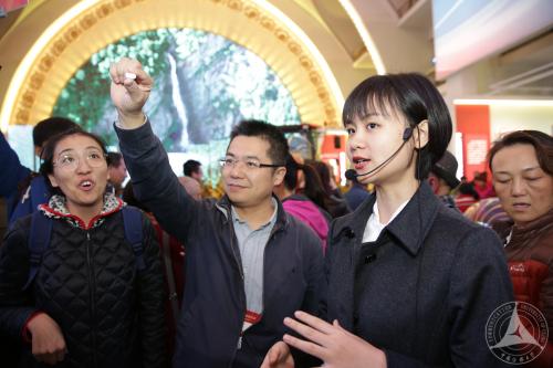 中国传媒大学校领导带队参观砥砺奋进的五年大型成就展