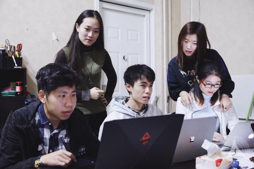 中国传媒大学艺术学部与光明日报联合创作正能量表情包