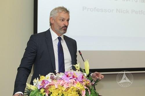 英国北安普顿大学校长受聘中国传媒大学客座教授