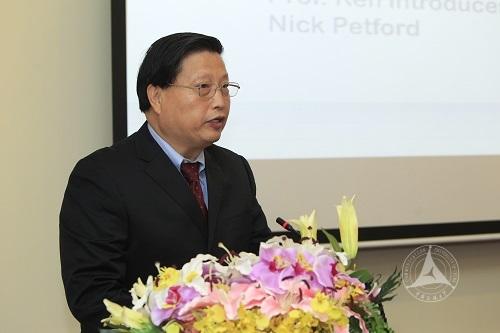 英国北安普顿大学校长受聘中国传媒大学客座教授 英国北安普顿大学校长受聘中国传媒大学客座教授