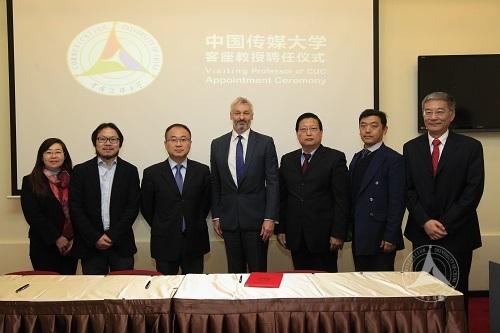 英国北安普顿大学校长受聘中国传媒大学客座教授 英国北安普顿大学校长受聘中国传媒大学客座教授