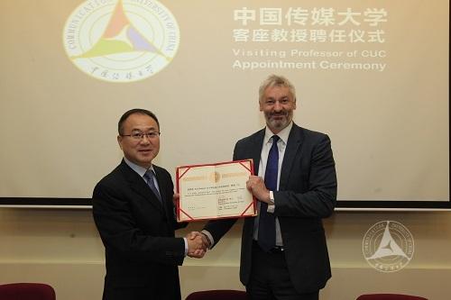 英国北安普顿大学校长受聘中国传媒大学客座教授 英国北安普顿大学校长受聘中国传媒大学客座教授