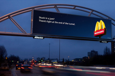 麦当劳——交通路况早知道的户外广告