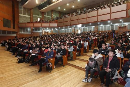 中国传媒大学2016-2017学年度表彰颁奖大会举行