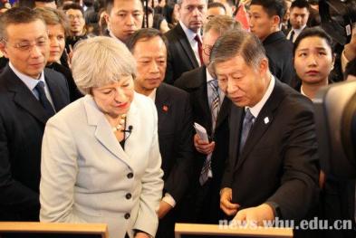 英国首相特雷莎•梅首次访华首站访问武大