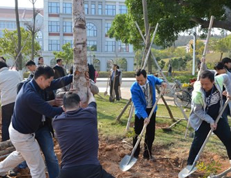 厦门大学翔安校区开展2018年义务植树活动